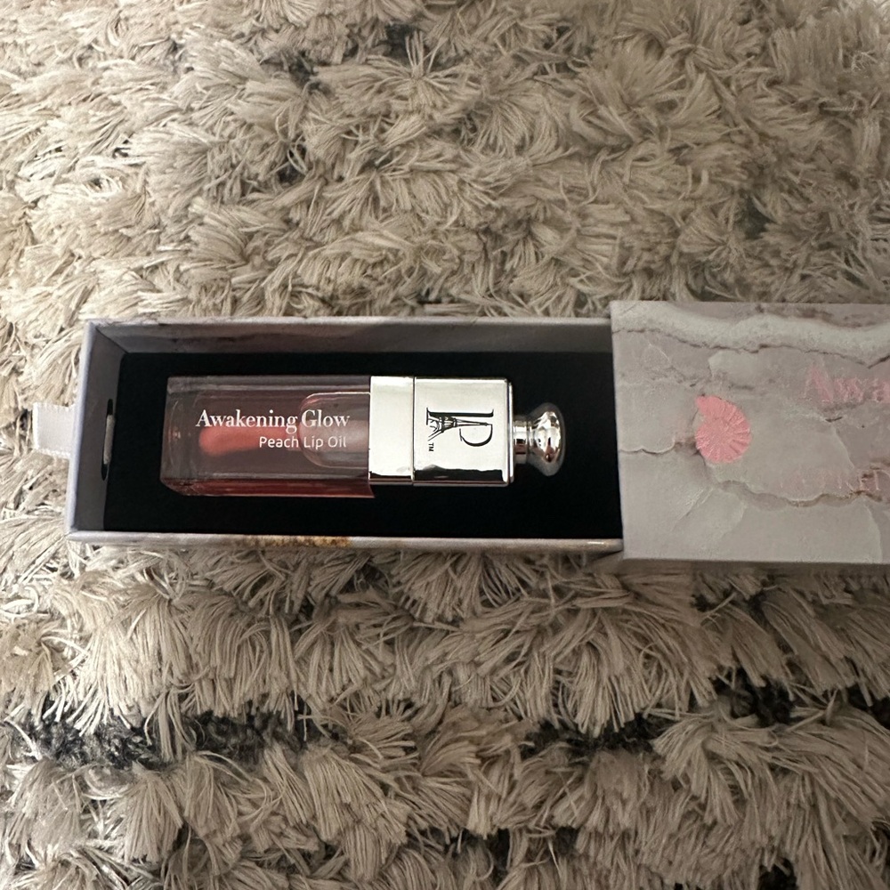 La Predire Paris Awakening glow Lip Oil
